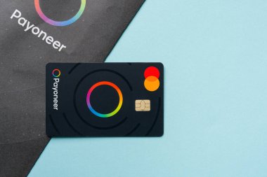 Antalya, Türkiye - 5 Mart 2025: Payonez ödeme sisteminin ödeme kartının üst görünümü