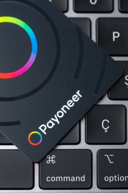 Antalya, Türkiye - 5 Mart 2025: Payonez ödeme sisteminin ödeme kartının üst görünümü