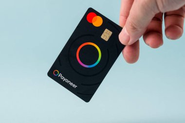 Antalya, Türkiye - 5 Mart 2025: Payonez ödeme sisteminin ödeme kartının üst görünümü