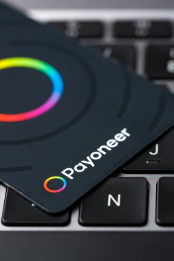 Antalya, Türkiye - 5 Mart 2025: Payonez ödeme sisteminin ödeme kartının üst görünümü