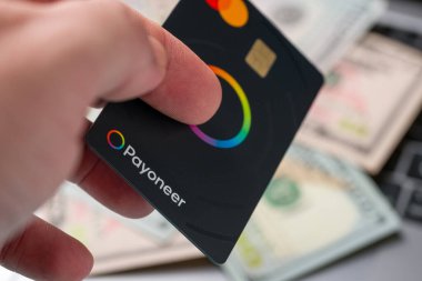 Antalya, Türkiye - 5 Mart 2025: Payonez ödeme sisteminin ödeme kartının üst görünümü