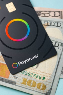 Antalya, Türkiye - 5 Mart 2025: Payonez ödeme sisteminin ödeme kartının üst görünümü