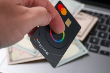 Antalya, Türkiye - 5 Mart 2025: Payonez ödeme sisteminin ödeme kartının üst görünümü