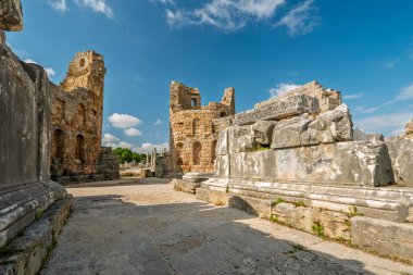 Antalya, Perga 'daki Antik Perge Kenti Helenistik Şehir Kapısı' nın kalıntıları