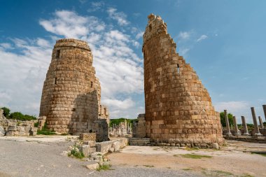 Antalya, Perga 'daki Antik Perge Kenti Helenistik Şehir Kapısı' nın kalıntıları
