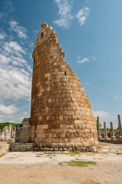 Antalya, Perga 'daki Antik Perge Kenti Helenistik Şehir Kapısı' nın kalıntıları