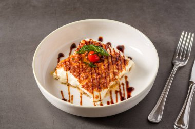 Lezzetli ev yapımı lazanya veya lazanya, klasik İtalyan mutfağı.