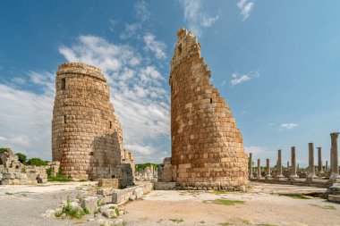 Antalya, Perga 'daki Antik Perge Kenti Helenistik Şehir Kapısı' nın kalıntıları
