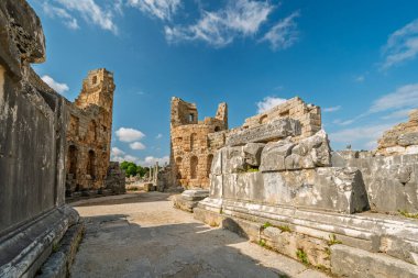 Antalya, Perga 'daki Antik Perge Kenti Helenistik Şehir Kapısı' nın kalıntıları