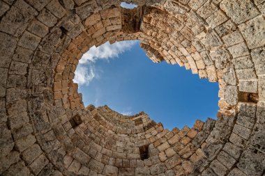 Antalya, Perga 'daki Antik Perge Kenti Helenistik Şehir Kapısı' nın kalıntıları