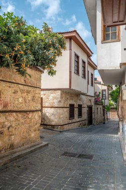 Antalya Kaleici ilçesinin dar sokaklarında eski Osmanlı evleri