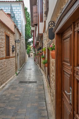 Antalya Kaleici ilçesinin dar sokaklarında eski Osmanlı evleri