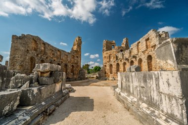 Antalya, Perga 'daki Antik Perge Kenti Helenistik Şehir Kapısı' nın kalıntıları