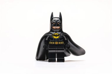Antalya, Türkiye - 11 Haziran 2025: Batman Lego beyaz arka planda minifiki