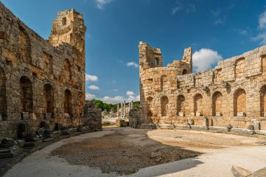 Antalya, Perga 'daki Antik Perge Kenti Helenistik Şehir Kapısı' nın kalıntıları