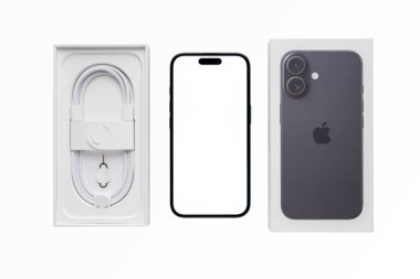 Antalya, Türkiye - 15 Haziran 2025: Yeni iPhone 16 akıllı telefon ve iPhone 16 kutu