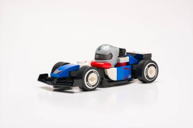 Antalya, Türkiye - 21 Temmuz 2025: Formula 1 temalı minyatür Lego Williams F1 arabası