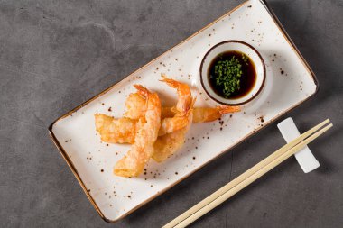 Soya soslu çıtır karides tempura.