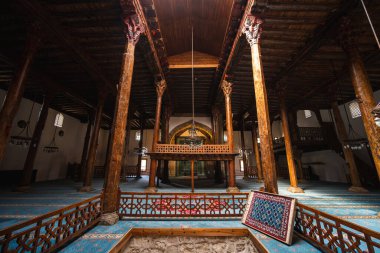 Konya Beysehir 'deki Esrefoğlu Camii' nin içi ahşap sütunları ve halılarıyla dolu.