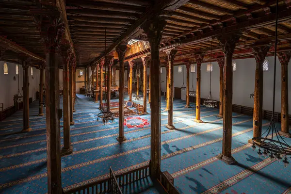 Konya Beysehir 'deki Esrefoğlu Camii' nin içi ahşap sütunları ve halılarıyla dolu.