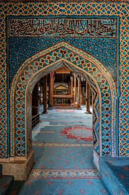 Konya Beysehir 'deki Esrefoğlu Camii' nin içi ahşap sütunları ve halılarıyla dolu.