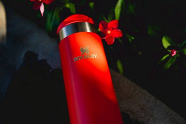 Antalya, Türkiye - 17 Ağustos 2025: Yeşil çimenler üzerinde Mercan Stanley Aerolight Transit Kupası