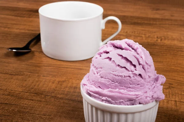 Виноград Вкусом Фиолетового Мороженого Подается Банке Кафе Мороженое Кафе Мороженое — стоковое фото