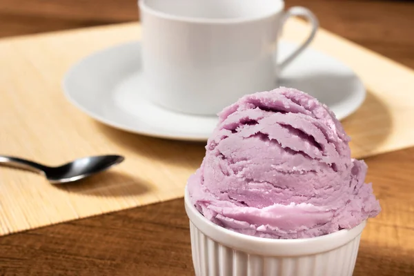 Köstliches Eis Mit Violettem Traubengeschmack Erfrischendes Essen Eisdielen Und Eisdielen — Stockfoto