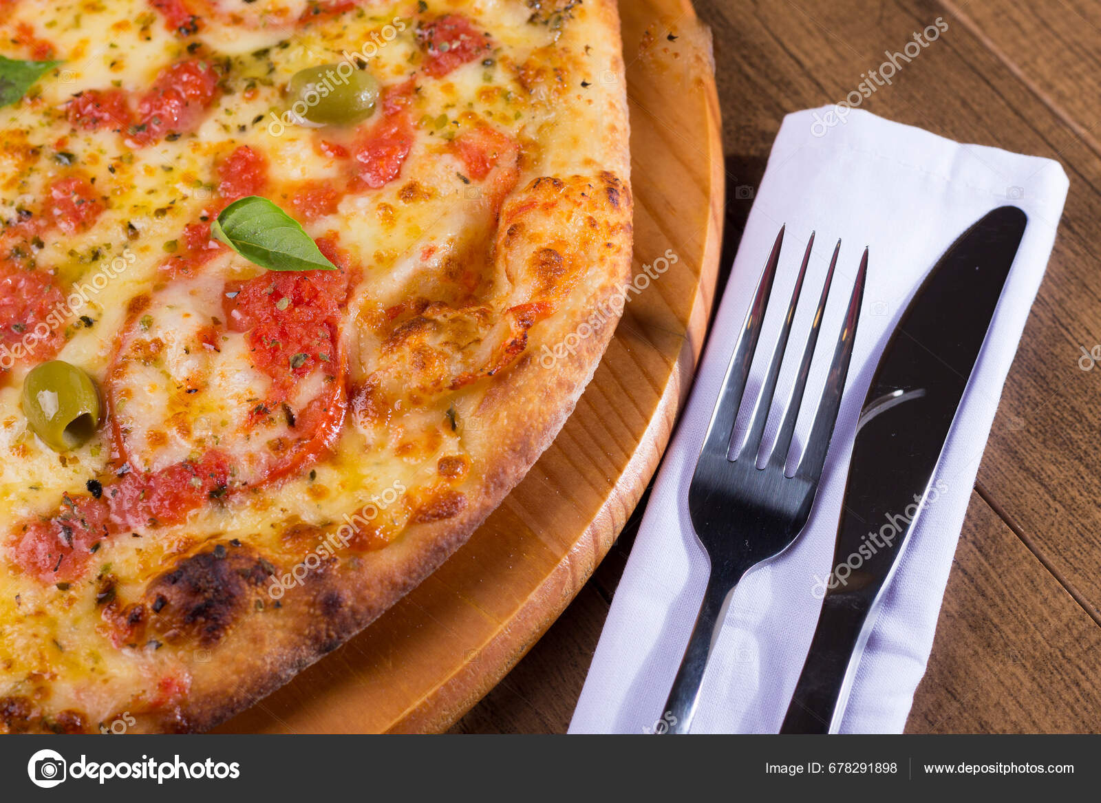 Pizza Marguerita Made Tasty Pizza Dough Mozzarella Tomatoes Marjoram