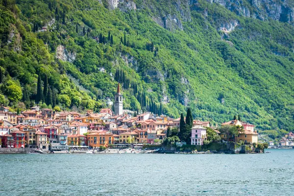 Scénický Pohled Krásné Barevné Město Varenna Východním Břehu Jezera Como — Stock fotografie