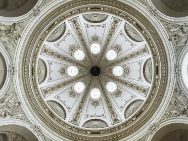 Avusturya, Viyana 'daki Hofburg Sarayı' ndaki Sisi Müzesi 'nin düşük açılı görüntüsü