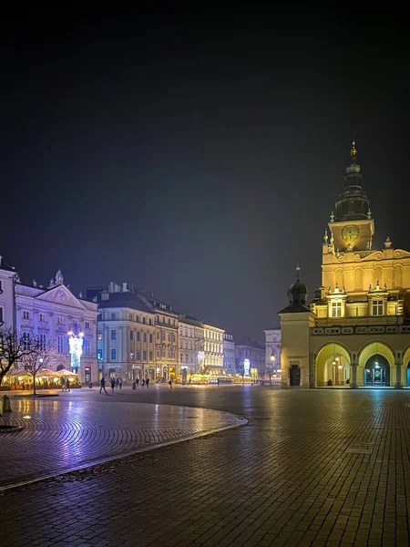 Stadtbild Von Krakau Polen Und Seinem Mittelalterlichen Hauptmarkt Mit Tuchhalle — Stockfoto