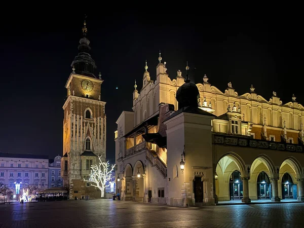 Stadtbild Von Krakau Polen Und Seinem Mittelalterlichen Hauptmarkt Mit Tuchhalle — Stockfoto