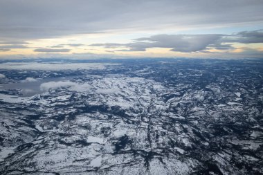 Norveç 'in Trondheim kenti yakınlarında kış mevsiminde kar yağışı