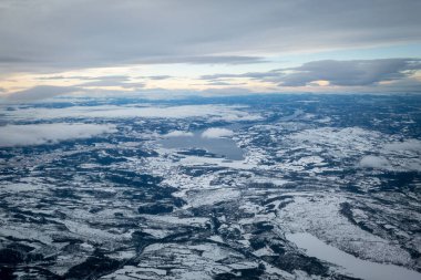 Norveç 'in Trondheim kenti yakınlarında kış mevsiminde kar yağışı