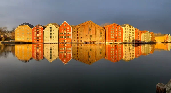 Colorful Historic Timber Storehouses Nidelva River Brygge District Trondheim Norway — Stock Photo, Image