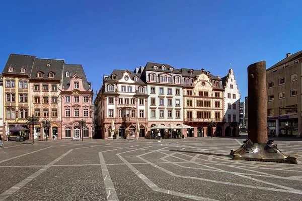 青空に対するドイツ マインツの市場の家を持つ市場広場 — ストック写真