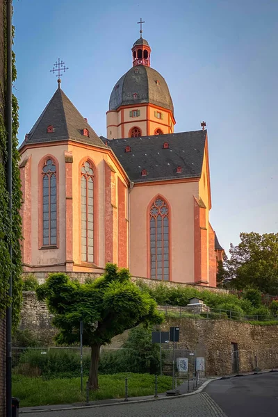 Tiefansicht Der Katholischen Pfarrkirche Stephan Mainz Vor Blauem Himmel — Stockfoto