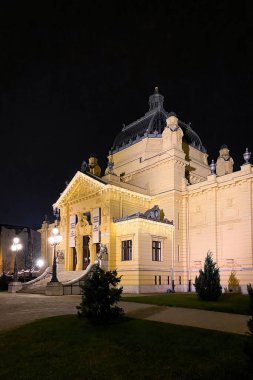 Hırvatistan 'ın Zagreb kentinde kışın gece yarısı Sanat Pavilyonu açıldı