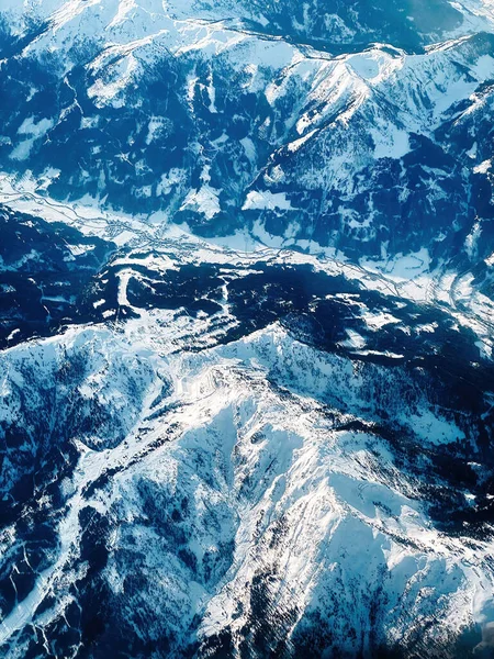 クライナールスキー地域と冬のオーストリアアルプスで覆われた雪の空中ビュー — ストック写真