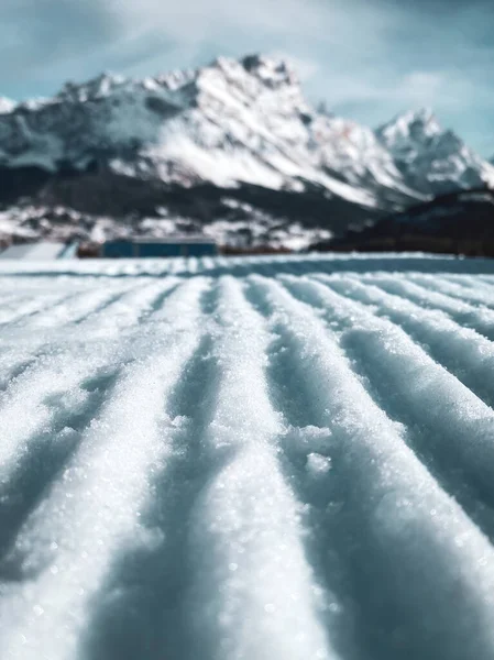 Blick Auf Die Präparierte Skipiste Cortina Ampezzo Gegen Den Unscharfen — Stockfoto