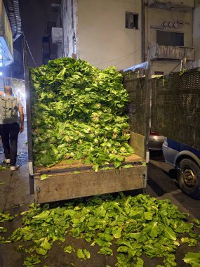 Amman, Jordan 'da bir kamyon dolusu salata.