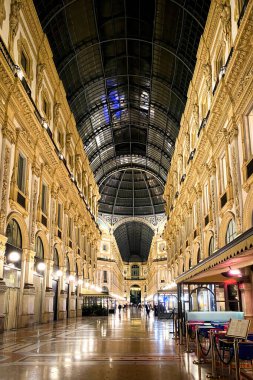 Geceleyin Galleria Vittorio Emanuele II, Milan, İtalya