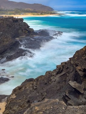 Halona Kalanianaole Karayolu 72 boyunca hava deliği gözcüsü, Oahu, Hawaii, ABD ile uzun pozlu manzara
