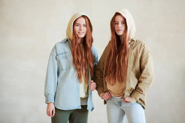 Horizontal Medium Portrait Two Stylish Young Caucasian Female Twins Wearing — Stock Photo, Image