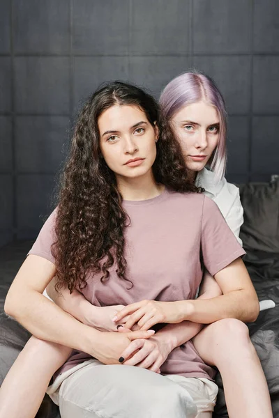 Serious Young Purple Haired Woman Sitting Bed Keeping Arms Arounf — Stock Photo, Image