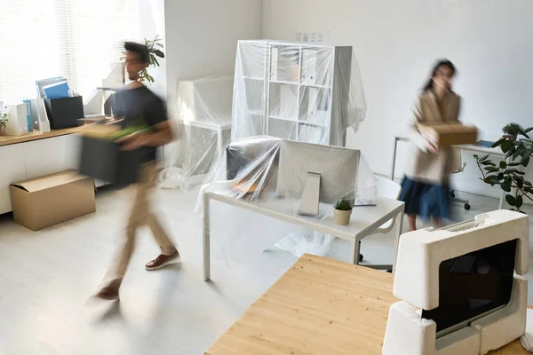 Blurred Motion Business People Carrying Things Move New Office — Stock Photo, Image