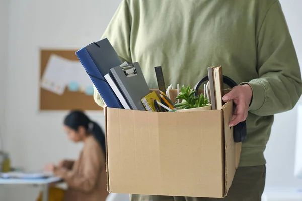 Close Businessman Holding Box Office Stuff While Moving New Office — Stock Photo, Image
