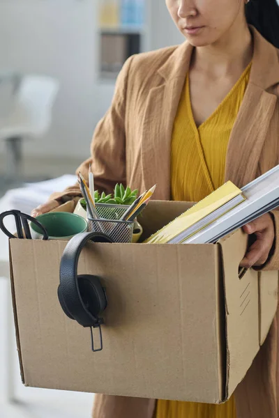 Vertical Image Businesswoman Packing Things Box Job Loss — Stock Photo, Image
