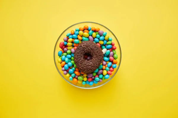 High Angle View Jelly Beans Chocolate Doughnut Sprinkles Glassy Bowl — Stock Photo, Image